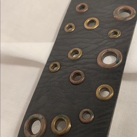 Size 10 women’s pleather belt - Picture 8 of 8